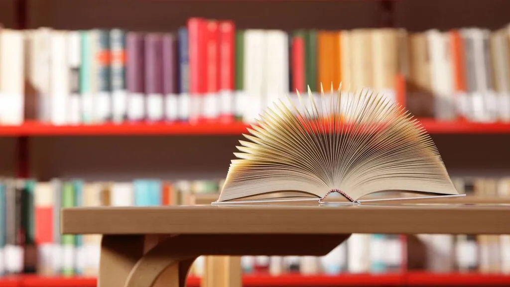 1613444779_70-p-fon-dlya-prezentatsii-pro-biblioteku-76
